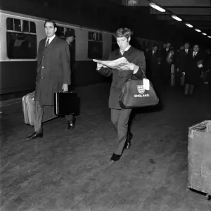 Sport Football: Everton football team arrive at Euston for the match against West Ham Sport Football: Everton football team arrive at Euston for the match against West Ham