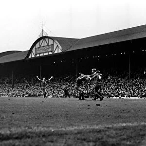 Sport: Football: Liverpool v. Southampton. Action from the match. October 1969 Z10377-016
