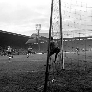 Sport: Football: Liverpool v. Southampton. Action from the match. October 1969 Z10377-013