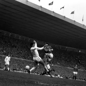Sport: Football: Manchester United v. Nottingham Forest. Aston Shoots
