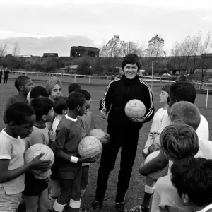 Sport Football. Former player Peter Knowles coaching schoolboys in Wolverhampton Sport Football. Former player Peter Knowles coaching schoolboys in Wolverhampton