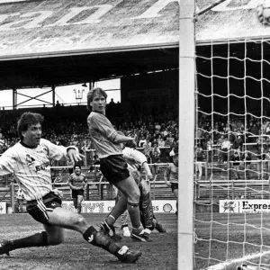 Sport - Football - Welsh Cup Final 1987 - Merthyr Tydfil v Newport County - Ninian Park Sport - Football - Welsh Cup Final 1987 - Merthyr Tydfil v Newport County - Ninian Park