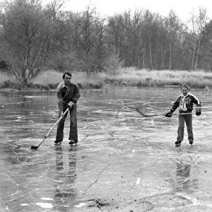 Sport: Seasons: Children: Skating: Winter Scene today on the Horseshoe Ponds Wimbledon