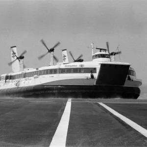 SR.N4 Seaspeed Hovercraft Print: Dover to Boulogne Trial Crossing