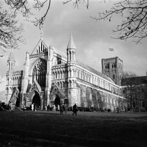 La cathédrale de St Albans, Hertfordshire. Circa 1946. La cathédrale de St Albans, Hertfordshire. Circa 1946.