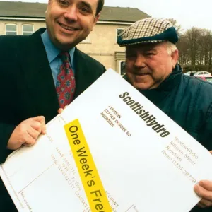 Alex Salmond Helps Fuel Bill, Print 00603