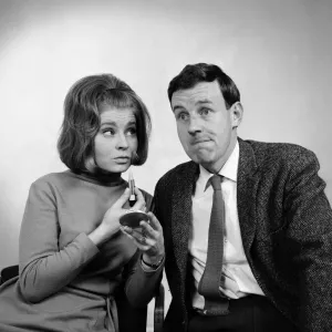 Les stars de The Marriage Lines, série comique de la BBC TV qui prend un regard léger sur. Les stars de The Marriage Lines, série comique de la BBC TV qui prend un regard léger sur.
