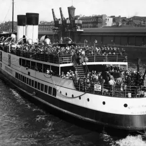 The Queen Mary at Bridge Wharf Print, 1934 The Queen Mary at Bridge Wharf Print, 1934