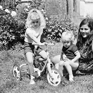 Stefan and Samantha Gates, Child models, pictured with their mother, Jean Gates