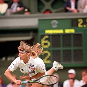 STEFFI GRAF IN ACTION PLAYING ON COURT AT THE 1993 WIMBLEDON TENNIS TOURNAMENT
