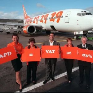Stelios Haji-loannou of easyJet October 1997 With staff beside aircraft Holding orange Stelios Haji-loannou of easyJet October 1997 With staff beside aircraft Holding orange
