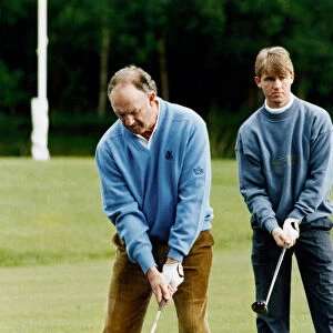 Stephen Hendry with actor Gene Hackman on Gleneagles golf course. 17th May 1993