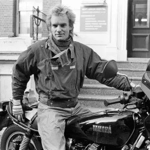 Sting (nombre real Gordon Sumner) llega al Hospital de West London para ver a su nuevo bebé. Sting (nombre real Gordon Sumner) llega al Hospital de West London para ver a su nuevo bebé.