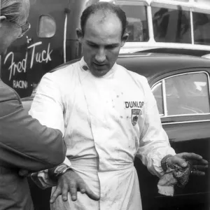 STIRLING MOSS IN CONVERSATION AT OULTON PARK - 25 / 09 / 1959 ----- STIRLING MOSS IN CONVERSATION AT OULTON PARK - 25 / 09 / 1959 -----