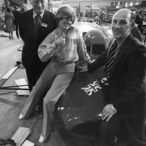 Stirling Moss avec Lord Montagu et Tania Bern à la foire automobile - octobre 1977. Stirling Moss avec Lord Montagu et Tania Bern à la foire automobile - octobre 1977.