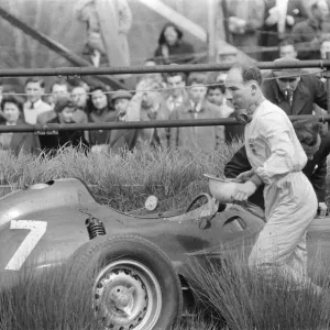 Stirling Moss retires after three laps due to brake issues Stirling Moss retires after three laps due to brake issues