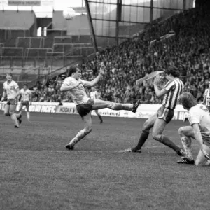 Stoke 0 v. Liverpool 1. November 1984 MF18-11-030