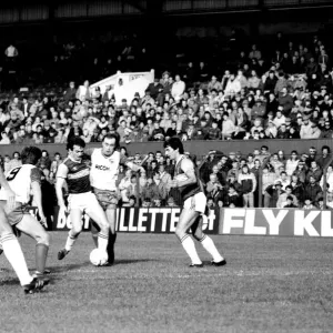 Stoke v. West Ham. Octubre 1984 MF El resultado final fue cuatro dos.