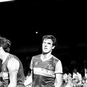 Stoke v. West Ham. Octubre 1984 MF El resultado final fue cuatro dos.