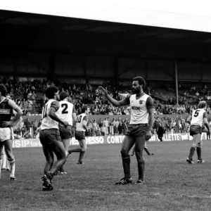 Stoke v. West Ham. Octubre 1984 MF El resultado final fue cuatro dos.