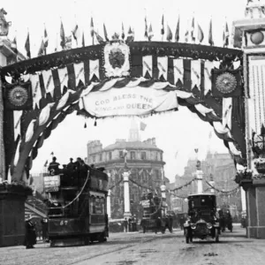 Street Scene in Edinburgh welcoming their Majesties King George V