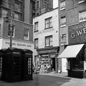 Straßenbilder im Maifair, London; Shepherdsmarkt am 20.Juni 1956