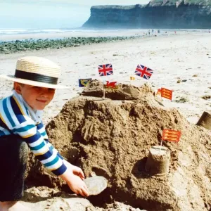 Stuart McKenzie puts the finishing touches to his masterpiece during Saltburn Victorian