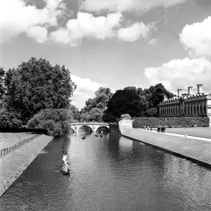 Students punt along the The Backs, on the Cam River, Cambridge Students punt along the The Backs, on the Cam River, Cambridge