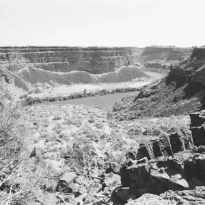 Stuntman Evel Knievel prepares to jump Snake River Canyon