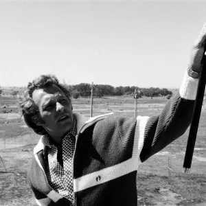 Stuntman Evel Knievel prepares to jump Snake River Canyon