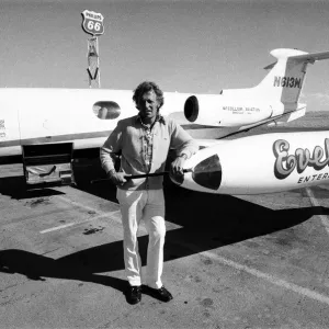 Stuntman Evel Knievel prepares to jump Snake River Canyon