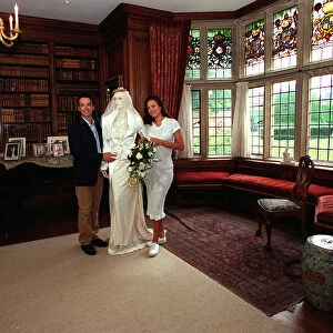 SUDELEY CASTLE WEDDING BY DAVID BAMBER PRESS CALL OF HENRY DENT-BROCKLEHURST