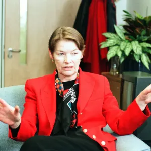 Sue Carroll, Daily Mirror Columnist interviews Glenda Jackson Labour MP & junior