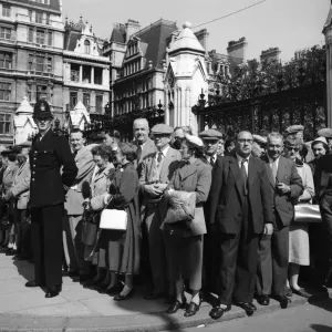 Suez Crisis 1956 Crowds outside the Houses of Parliament as the Suez Crisis is Suez Crisis 1956 Crowds outside the Houses of Parliament as the Suez Crisis is