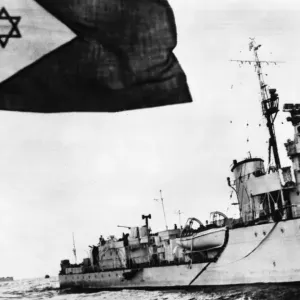 Suesekrisen 1956 Der ägyptische Zerstörer Ibrahim el-Awal wird in Haifa begleitet