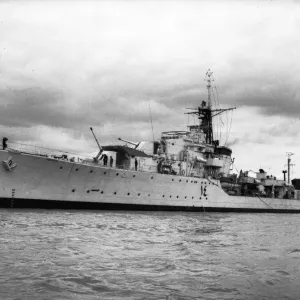 Suez Crisis 1956 Egyptian warship at Portsmouth 31 / 7 / 56 H6969 Suez Crisis 1956 Egyptian warship at Portsmouth 31 / 7 / 56 H6969