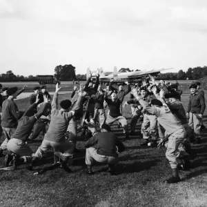 Suez Crisis 1956 Men of the Duke of Wellington Regiment at Blackbushe airport play Suez Crisis 1956 Men of the Duke of Wellington Regiment at Blackbushe airport play
