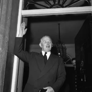 Suez Crisis 1956 Selwyn Lloyd at the door of No. 10 Suez Crisis 1956 Selwyn Lloyd at the door of No. 10
