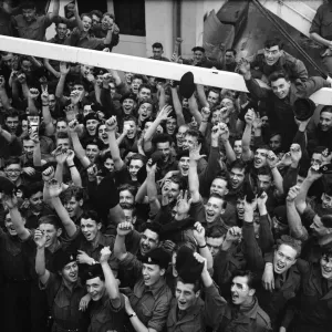 Suez-Krise 1956 Soldaten auf dem Truppentransporter Empire Ken als es sich vorbereitet, um abzureisen für