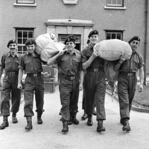 Sudensee-Krise 1956 Die Somerstuffs-Lichtinfanterie erhält tropisches Ausrüstung für ihre