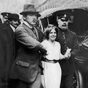 Suffragette Annie Kenney Arrested by Police Officers Oldham cotton-girl Kenny