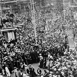Suffragettes June 1911 40, 000 strong in a Procession seven miles long march from