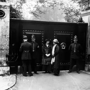 These two suffragettes make their protest on the Duke of Lansdowne