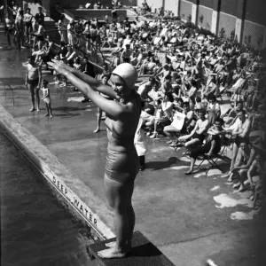 As the summer heatwave hits central London, Londoners flock to the Oasis Lido to cool off As the summer heatwave hits central London, Londoners flock to the Oasis Lido to cool off