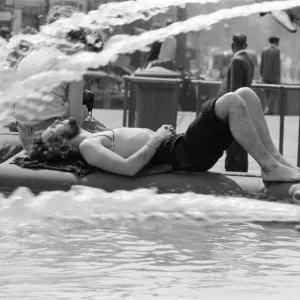 Summer Weather Pix, Trafalgar Square, London, 8th June 1976