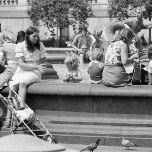 Summer Weather Pix, Trafalgar Square, London, 8th June 1976