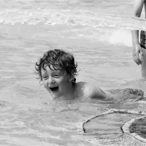 Summer Weather Pix, Trafalgar Square, London, 8th June 1976
