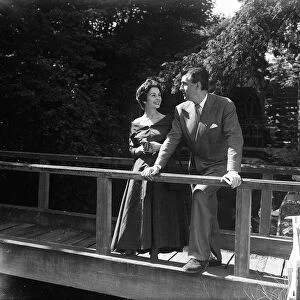 Sunday Pictorial Film Garden Party 1949 Jean Simmons with Stewart Granger