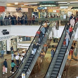 Sunday shoppers in Halle Mall, The Arndale Centre, Manchester. 19th September 1994