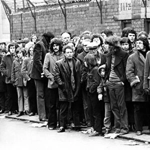 Sunderland Associated Football Club - Sunderland fans queue for tickets for the FA Cup